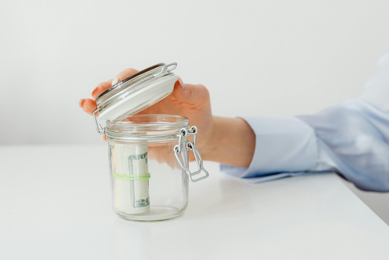 Frugal Living Tips to Save Money in 2025